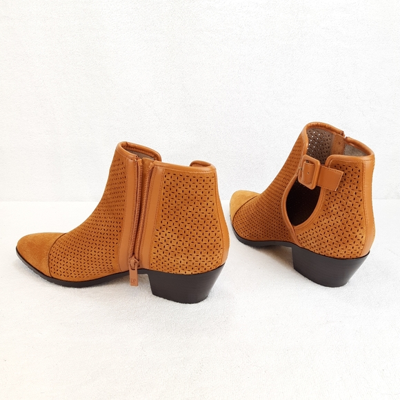DONALD J PLINER DARIO SUEDE ANKLE BOOTIES - Picture 9 of 16